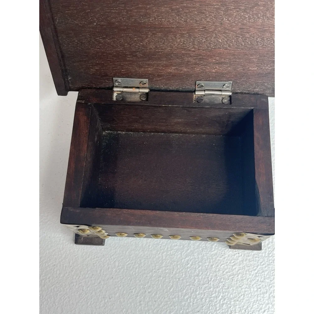 Vtg Handmade‎ Wooden Trinket Box With Hammered Brass Tacks